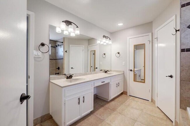 Building Photo - 11428 Bristle Oak Trail