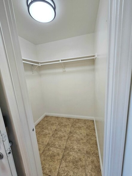 Building Photo - 915 30th St