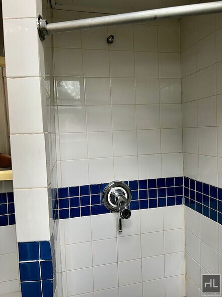 Building Photo - 2 BR 2 BA in Prime Bushwick