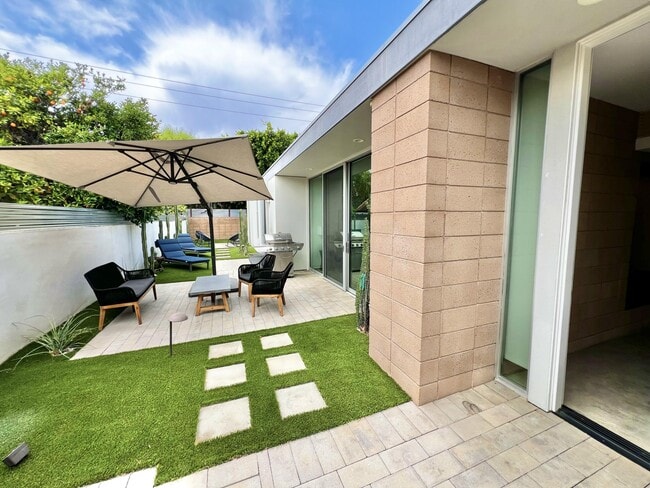 Building Photo - 73801 Shadow Mountain Dr