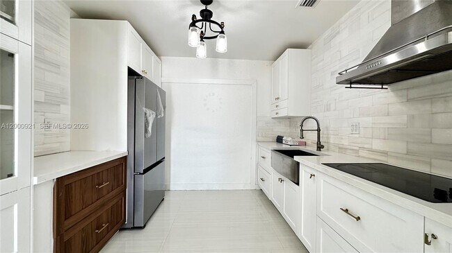 Building Photo - 5545 E 6th Ave