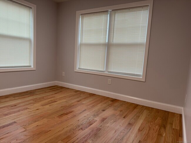 Building Photo - 755 Hart St