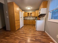 Building Photo - Great 3 bedroom, 1 Bathroom Side by Side T...