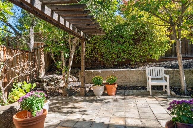 Building Photo - 212 Abigail Cir