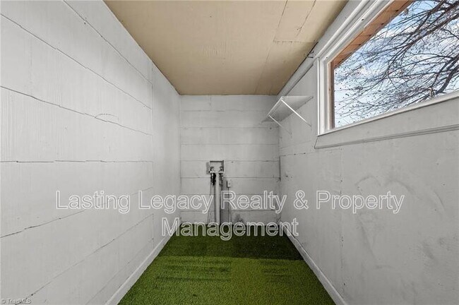 Building Photo - 212 N Laura Wall Blvd