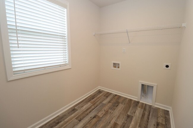 Building Photo - Spacious 3BR Home with Community Pool!