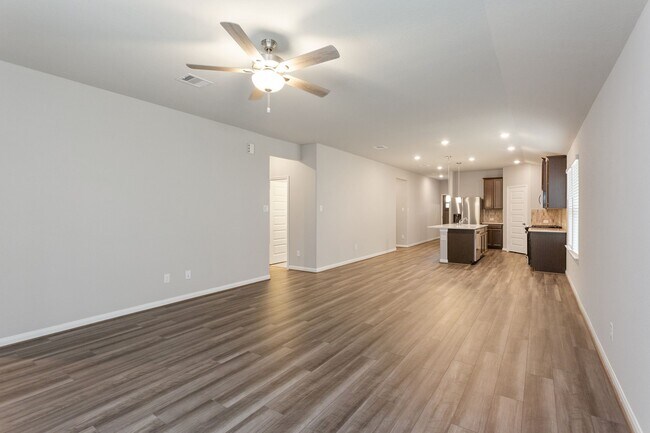 Building Photo - 6915 Lebec Dr