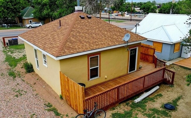 Building Photo - 407 N Robinson Ave