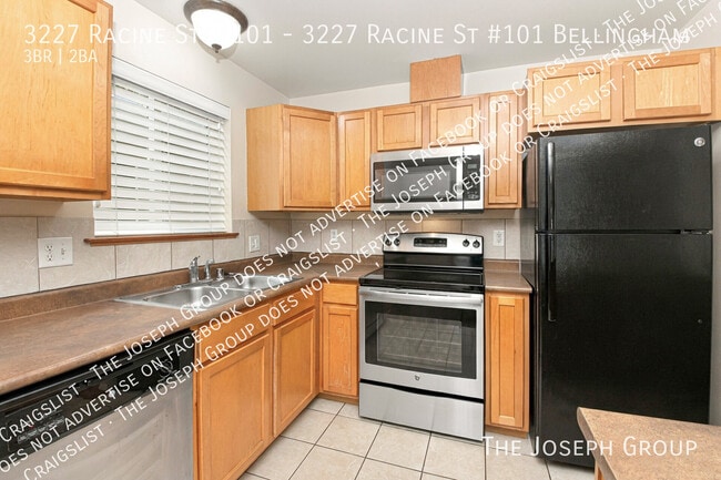 Building Photo - 3227 Racine St