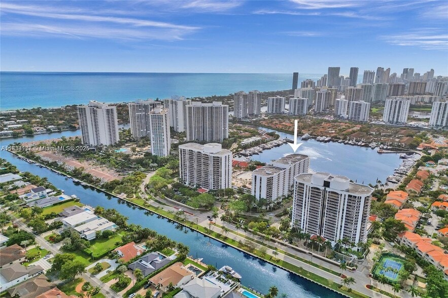 Building Photo - 3610 Yacht Club Dr