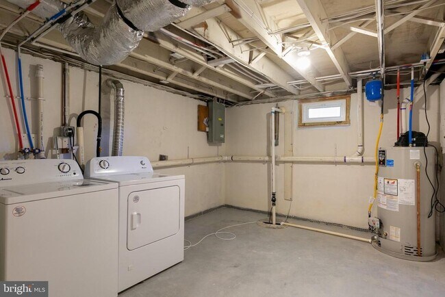 Building Photo - 405 Hamilton Rd