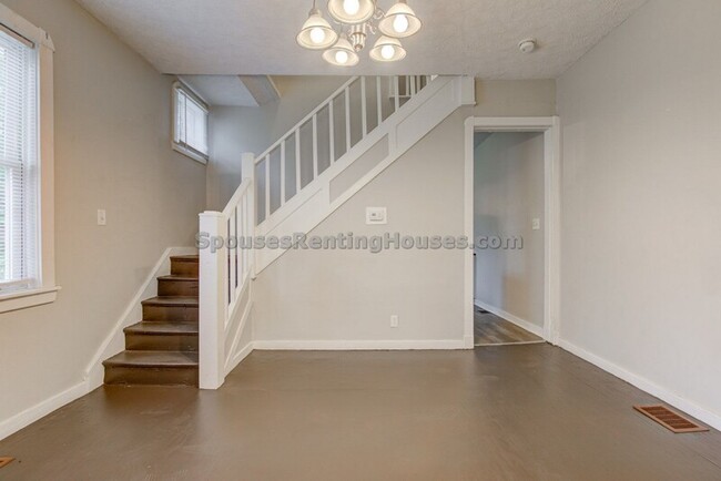 Building Photo - 510 N Beville Ave
