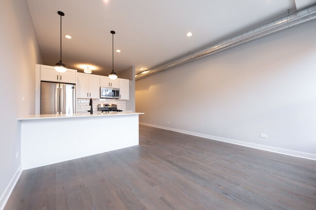 Building Photo - 1637 W Chicago Ave