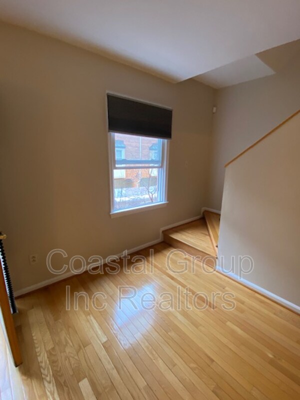 Building Photo - 527 W 20th St