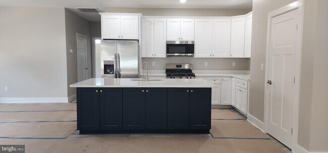 Building Photo - 112 W Main St