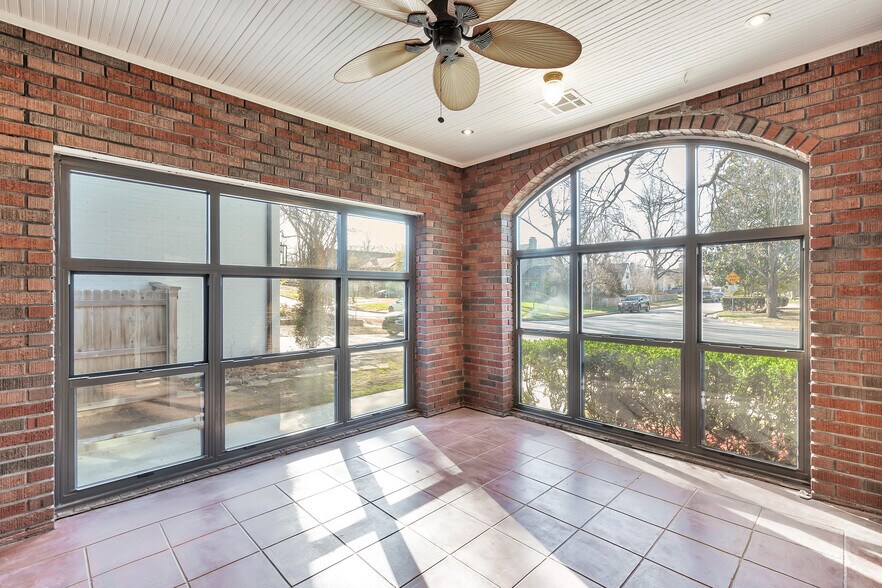 Building Photo - 109 E 26th Pl