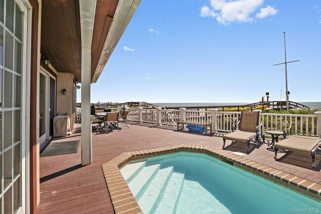 Building Photo - 949B Dune Rd