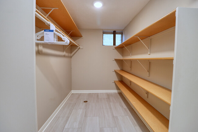 Building Photo - 4620 Van Dorn St