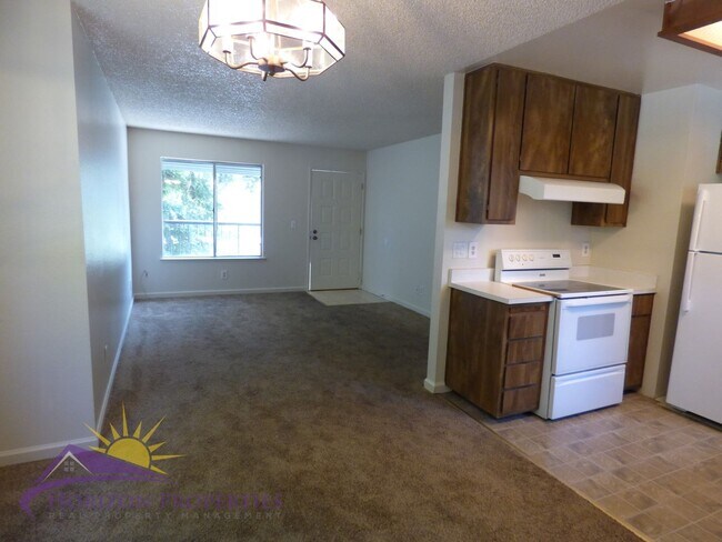 Building Photo - Condo in South Natomas, 2 Bed 2 Bath 840 sqft