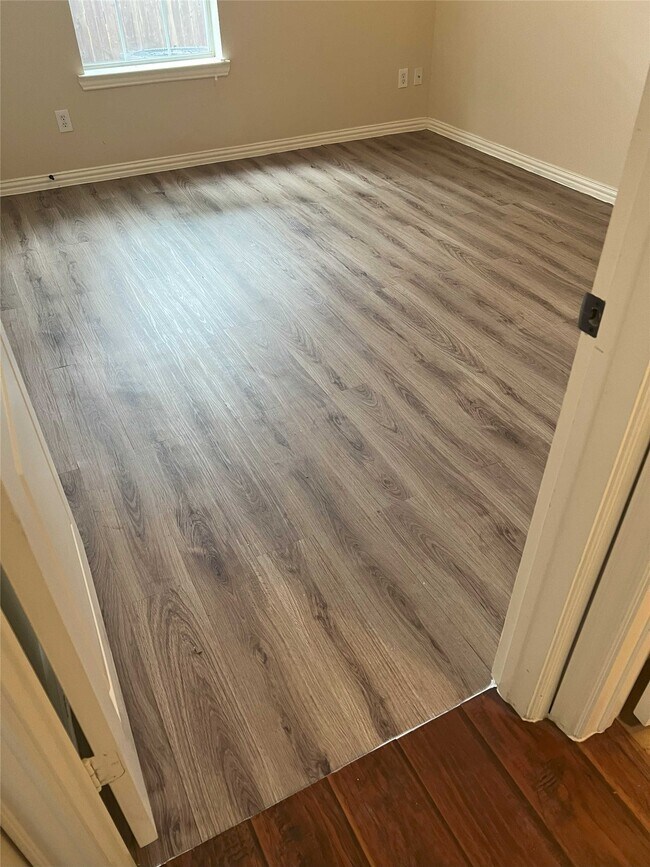 Building Photo - 5615 Winsome Ln