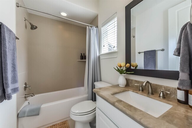 Building Photo - 9450 London Bridge Station