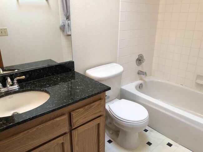 Building Photo - 5 bedroom in Seattle WA 98105