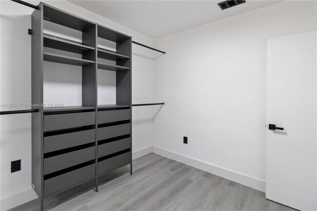 Building Photo - 1325 NW 51st St
