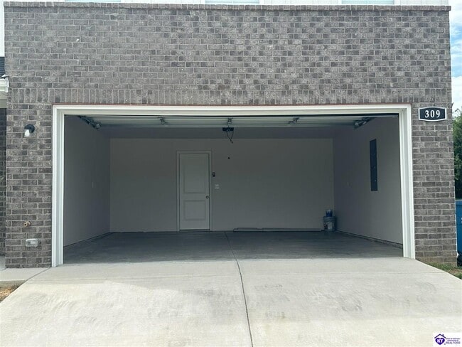 Building Photo - 309 Smt Crk Dr