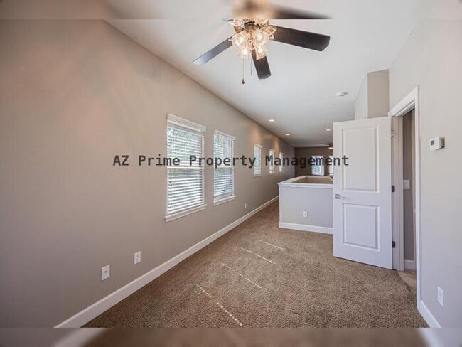 Building Photo - 563 W 6th St