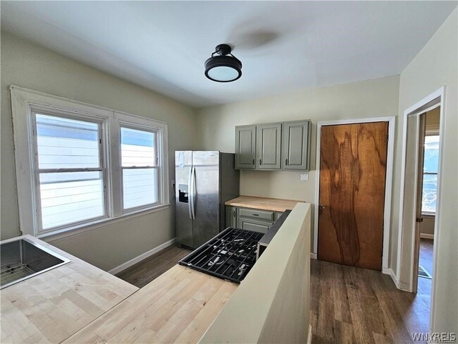 Building Photo - 891 Richmond Ave