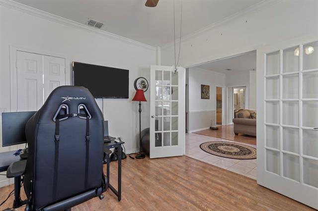 Building Photo - 2209 Micarta Dr