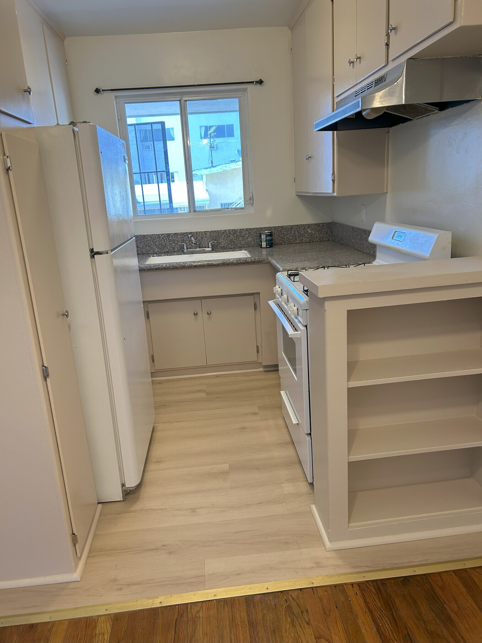 Kitchen - 7704 Romaine St