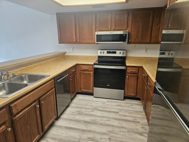 Building Photo - 1/2 OFF 1 MONTH'S RENT!!!!   2 Bedroom Condo in Marina Villas