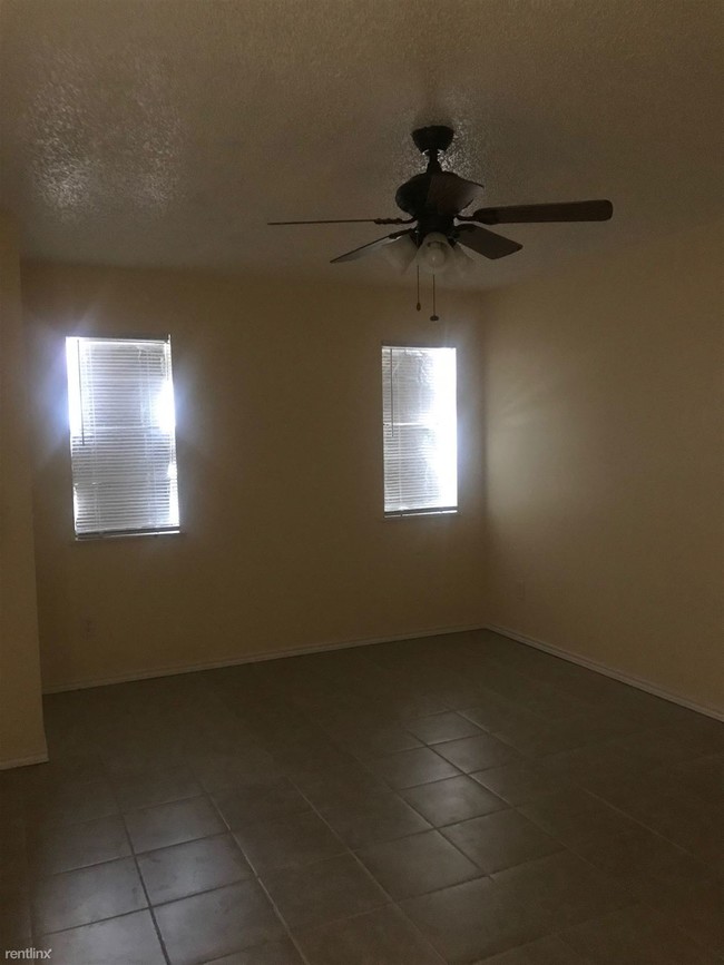 Building Photo - 1 br, 1.5 bath Townhome - 2917 Harvey St a...