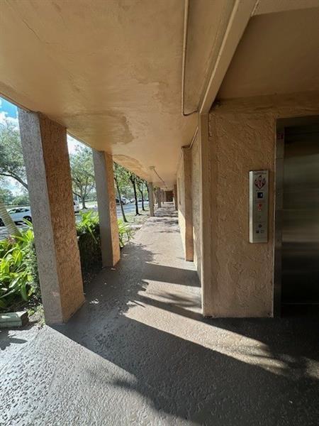 Building Photo - 2700 Coral Springs Dr
