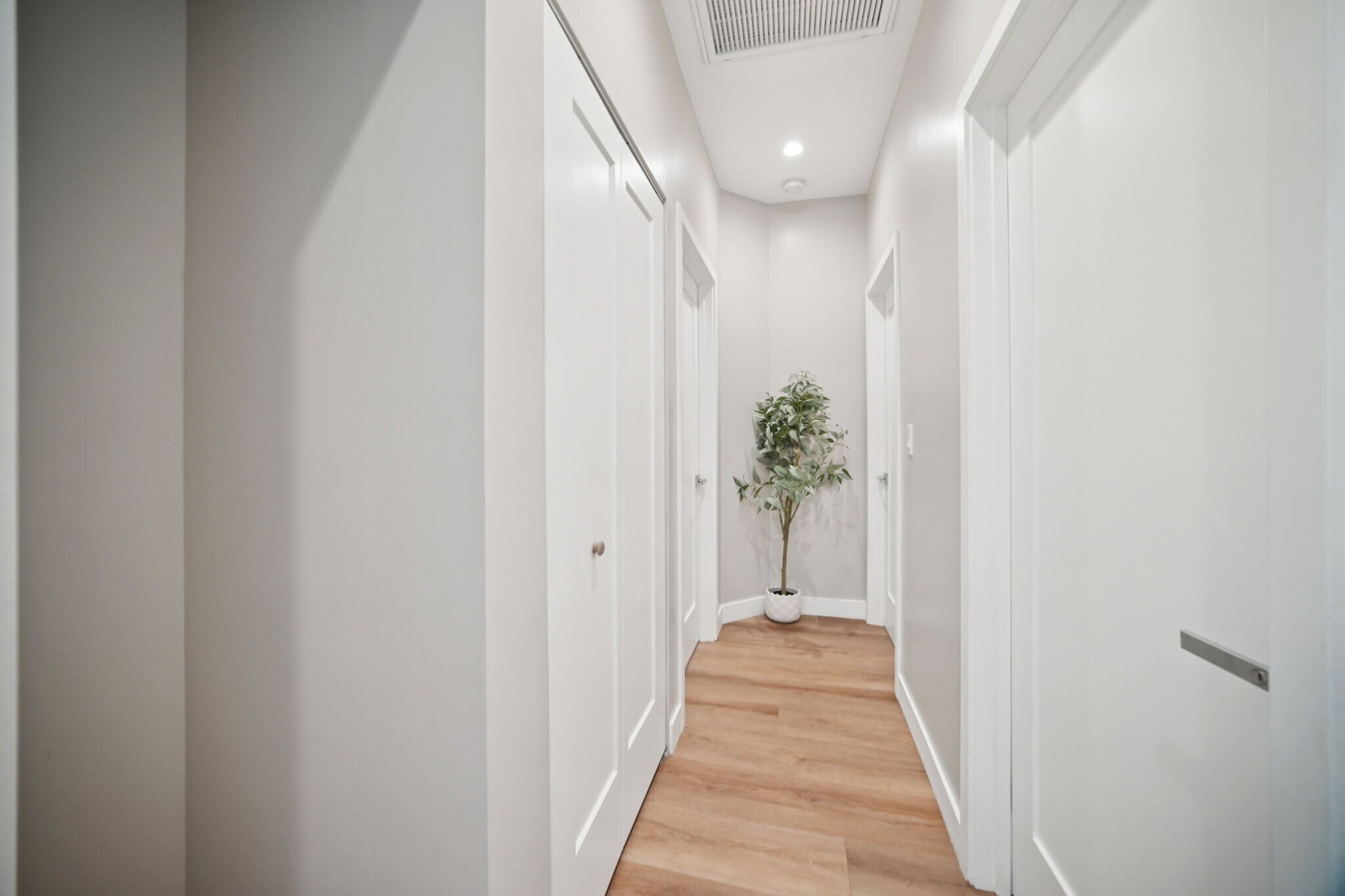 Building Photo - 8436 Oakdale Ave