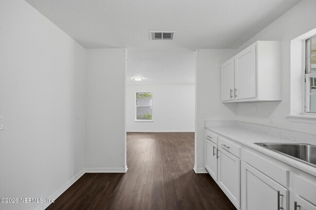 Building Photo - 2117 W 39th St