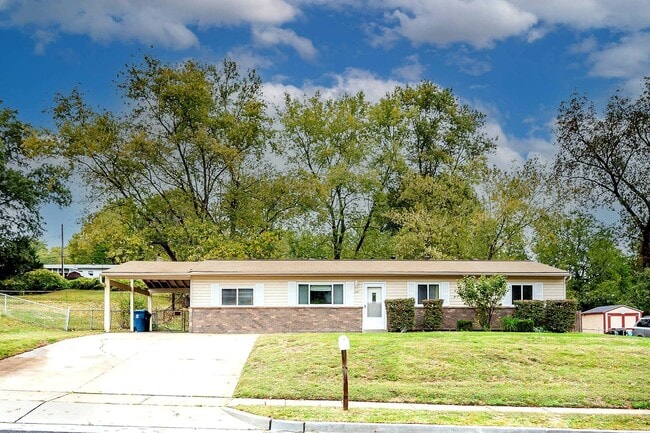 Primary Photo - Dog Friendly 3 Bed 1 Bath Ranch Home With ...