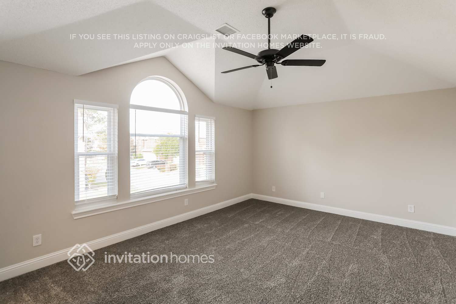 Building Photo - 18786 Vista Del Sol