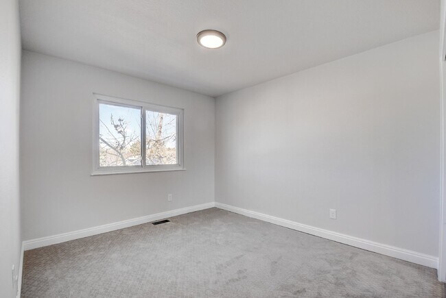 Building Photo - Willow Creek Home 4BR/3BA with attached 2 car garage! AVAIL 7/15/26