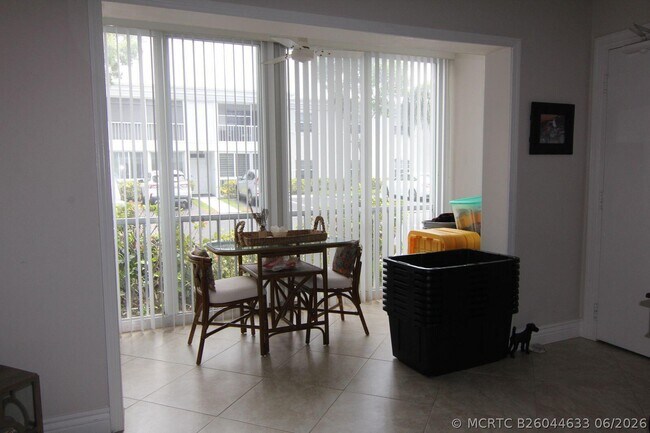 Building Photo - 6219 Bay Club Dr
