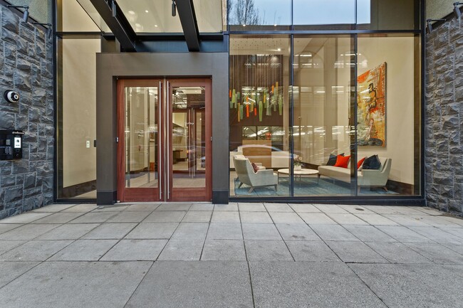Building Photo - Exquisite 1BD/1.5BTH Condo Unit in the Pea...