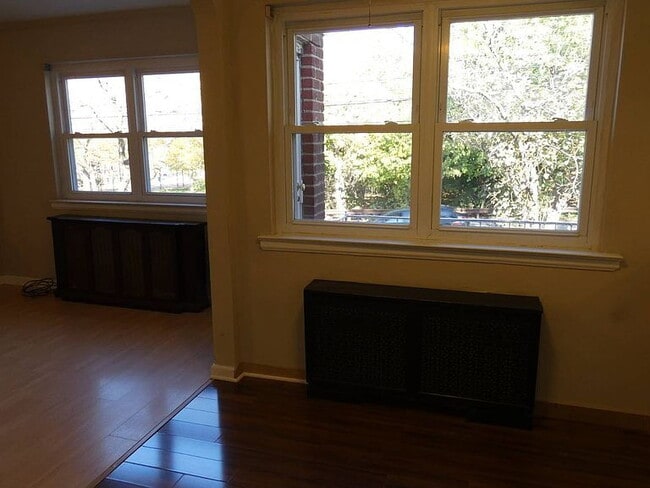 Primary Photo - "Spacious 3-Bedroom Gem with Granite Accen...