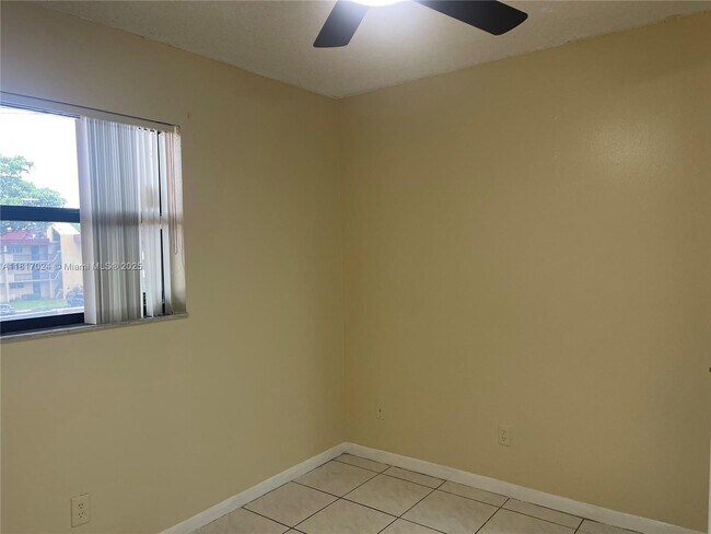 Building Photo - 3252 Foxcroft Rd