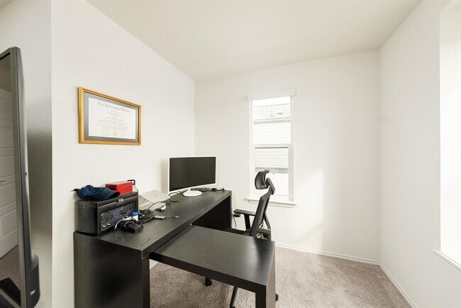 Building Photo - 7105 Gray Catbird Dr