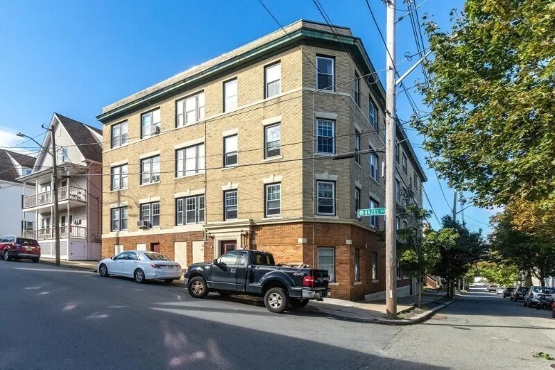 Building Photo - 25 Roslyn St