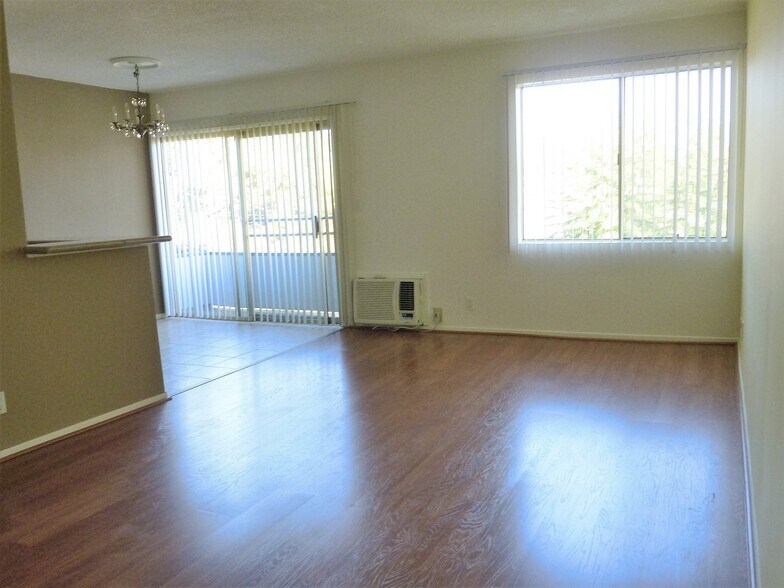 Building Photo - 2055 Rodney Dr