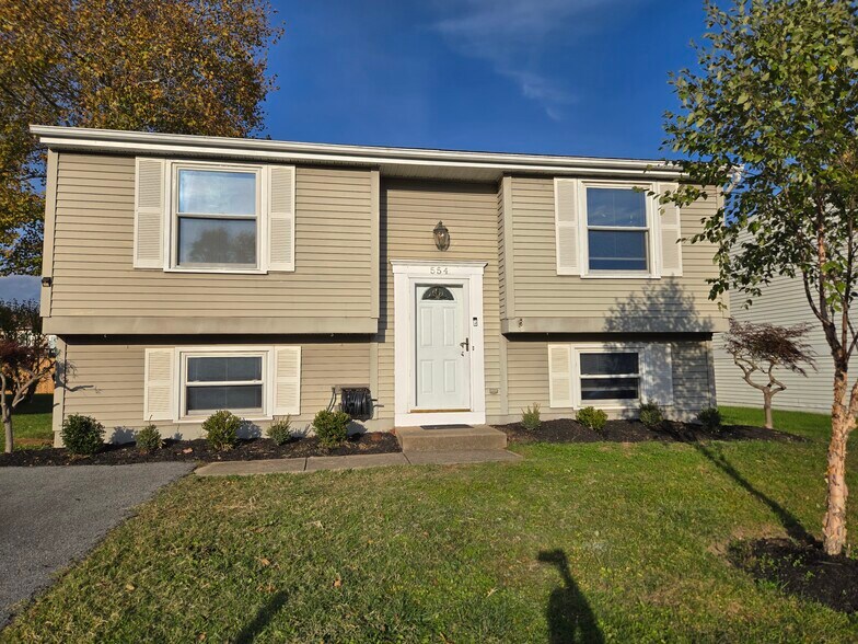 Primary Photo - 554 Logan St