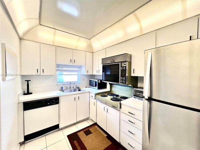 Building Photo - 671 S Hollybrook Dr