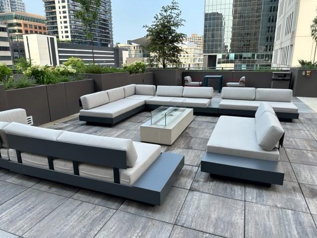 Outdoor common space - 121 Washington Ave S